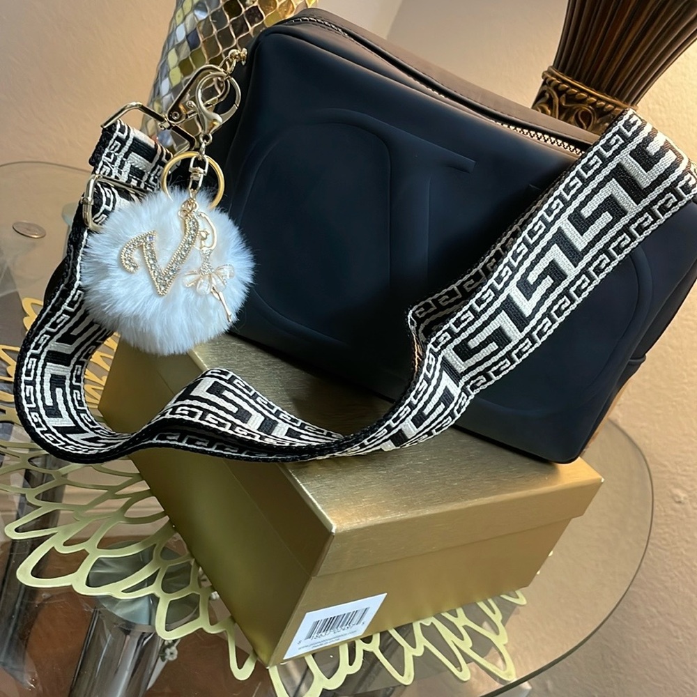 Valentino - Picture 3 of 13